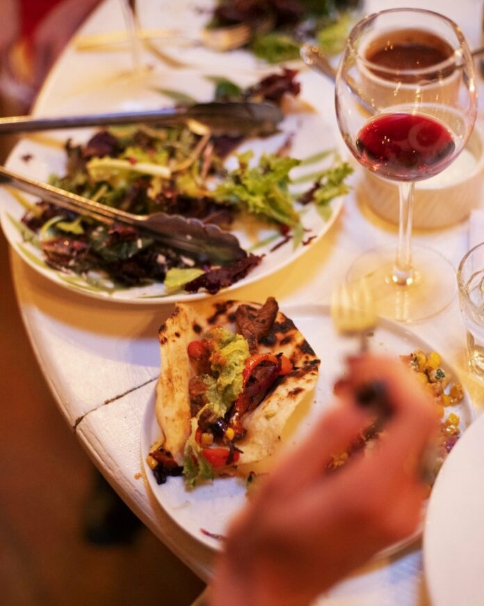 LoveAppleFamilyMeal©Merriam066+copy