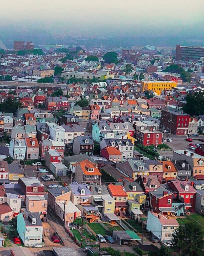 Fog+lifts+over+the+Bloomfield+neighborhood