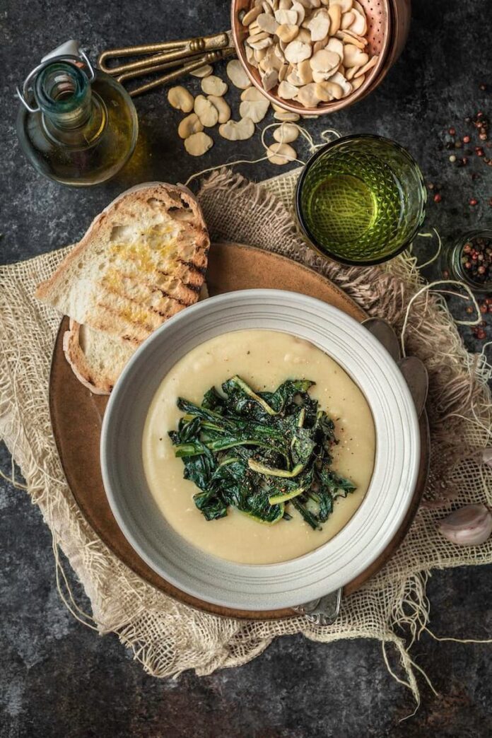 A creamy and flavorful puree made from fresh fava beans. This vibrant green spread is rich in taste and perfect for adding a burst of freshness to your dishes.