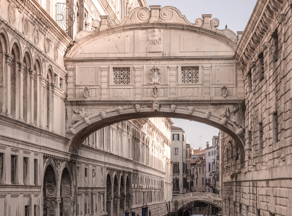 The archway of the bridge of sighs