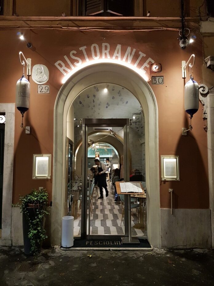 The exterior of Pesciolino