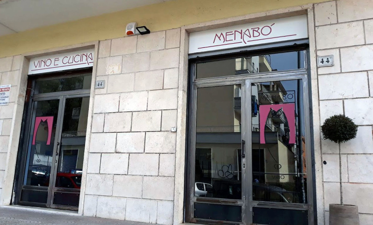 The exterior of the restaurant Menabó