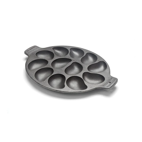 An oyster grill pan 
