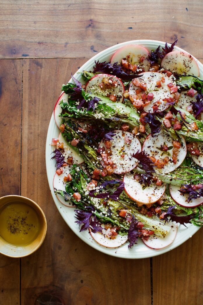A salad drizzled with homemade za'atar and pancetta with bitter apples.